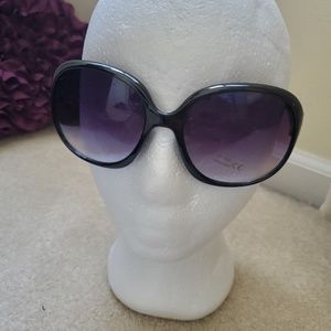 Simple Black Sunglasses